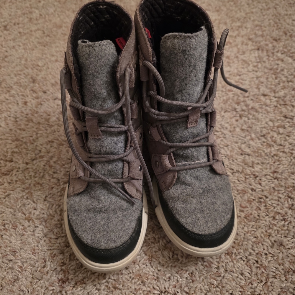 Sorel Women's Gray and Brown Lace-Up Boots